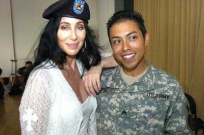 Cher during her July 12, 2006 visit at Landstuhl Regional Medical Center, Germany, which treats injured US military personnel serving in Afghanistan and Iraq